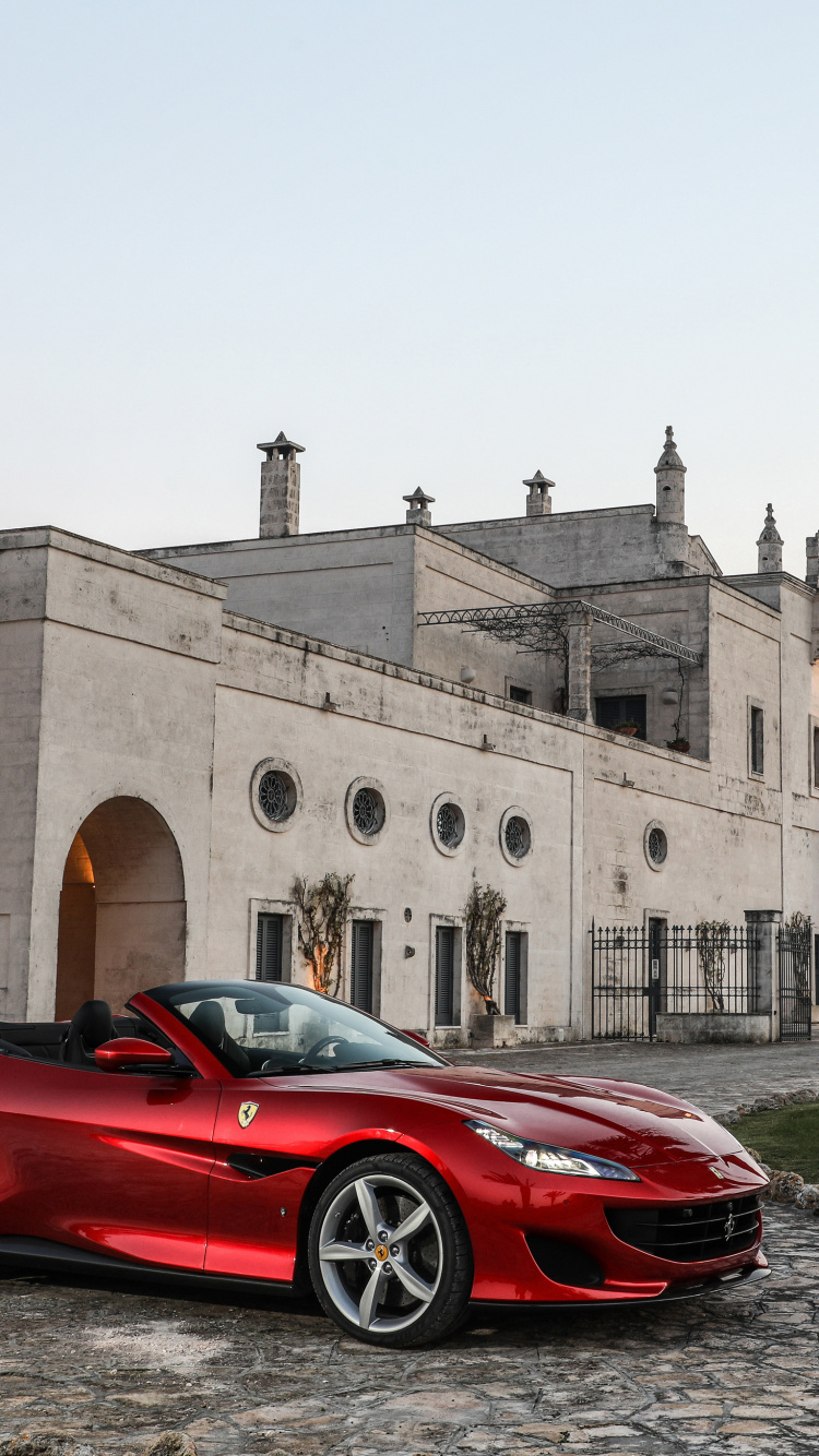 Ferrari Rouge 458 Italia Garée Près D'un Bâtiment en Béton Brun Pendant la Journée. Wallpaper in 750x1334 Resolution