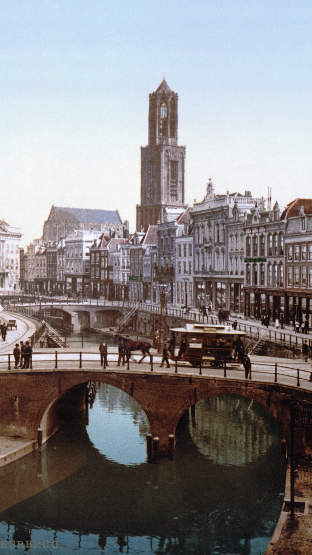 Edificio de Hormigón Blanco Cerca Del Puente. Wallpaper in 1080x1920 Resolution