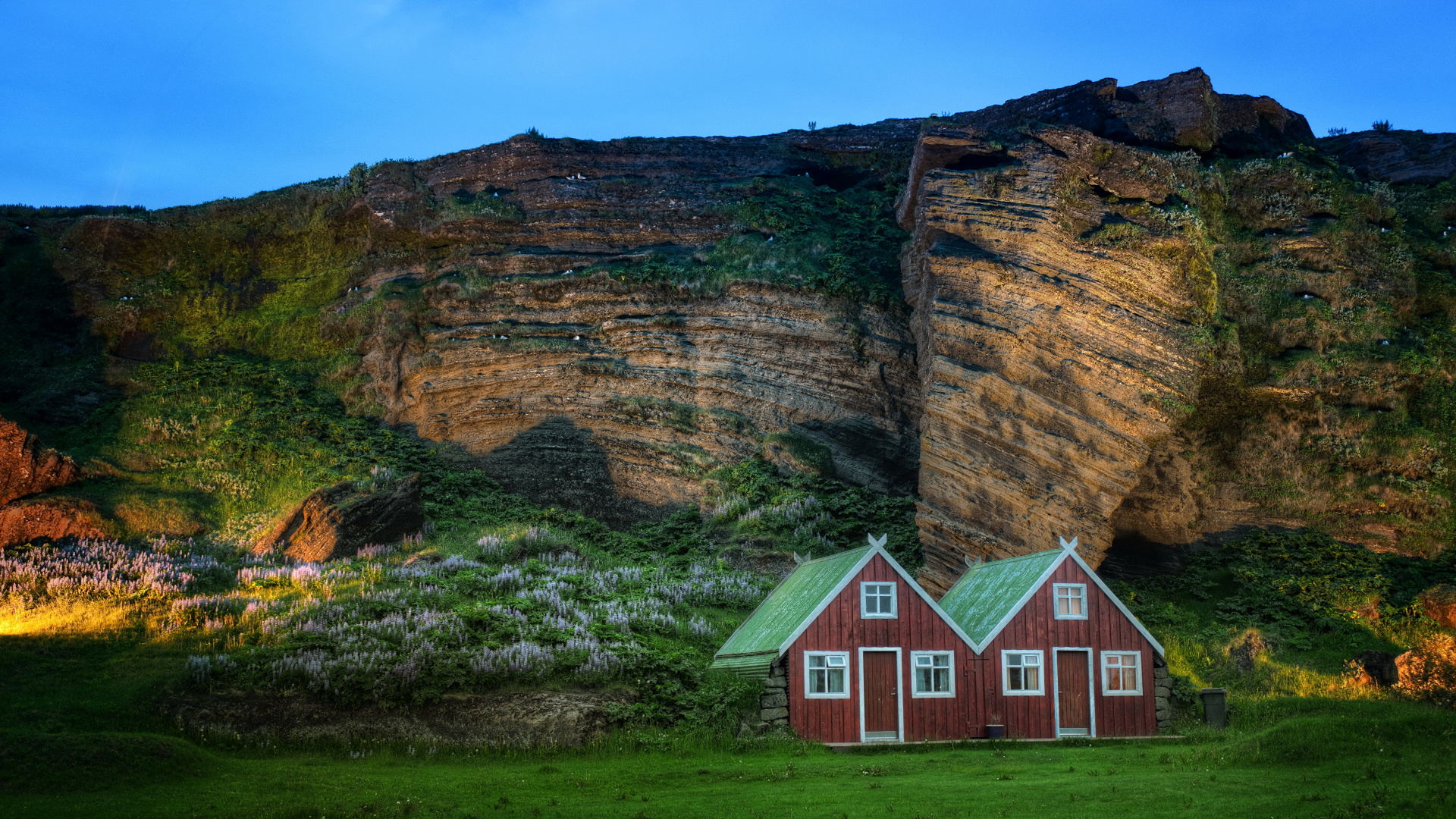 Green and Brown House Near Brown Rock Formation Under Blue Sky During Daytime. Wallpaper in 1920x1080 Resolution