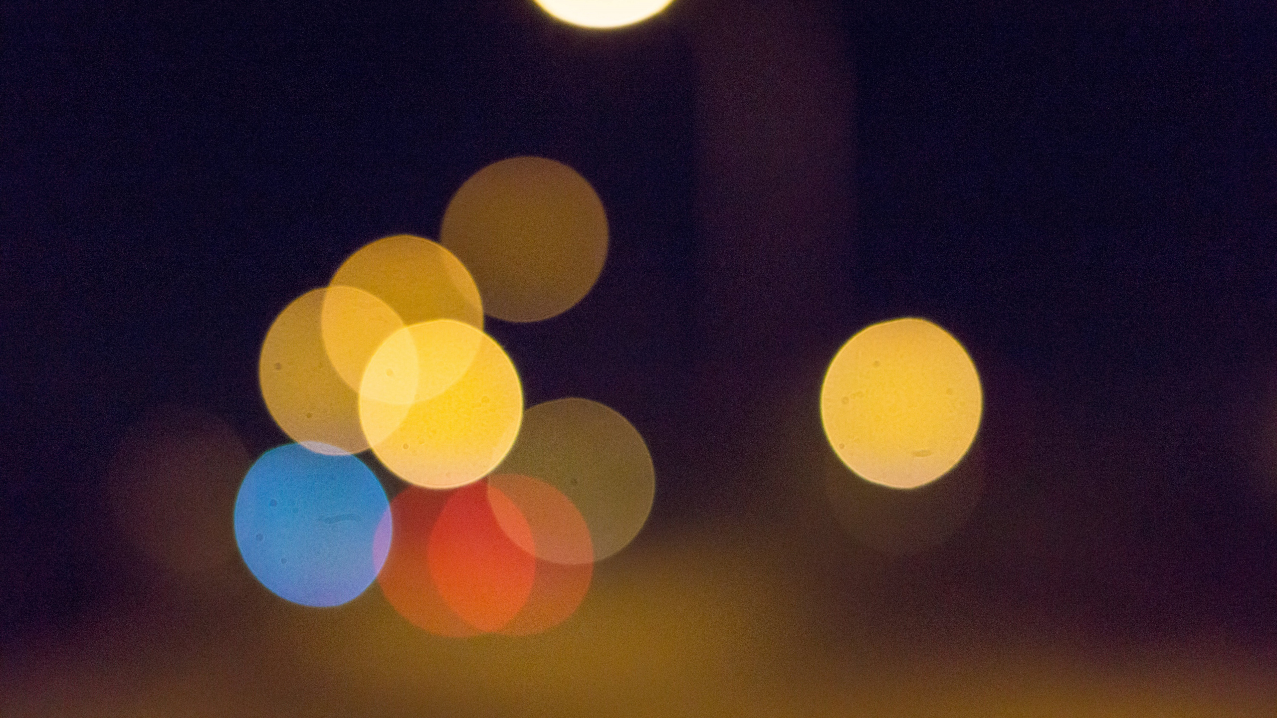 Lumières Bokeh Jaunes et Blanches. Wallpaper in 2560x1440 Resolution