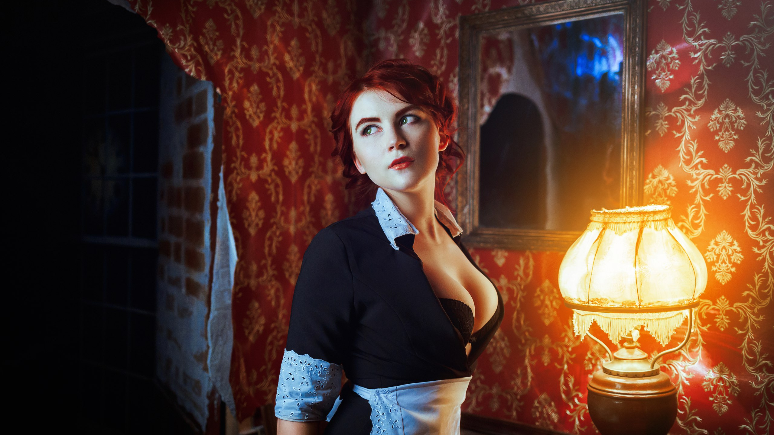 Femme en Robe Noire et Blanche. Wallpaper in 2560x1440 Resolution