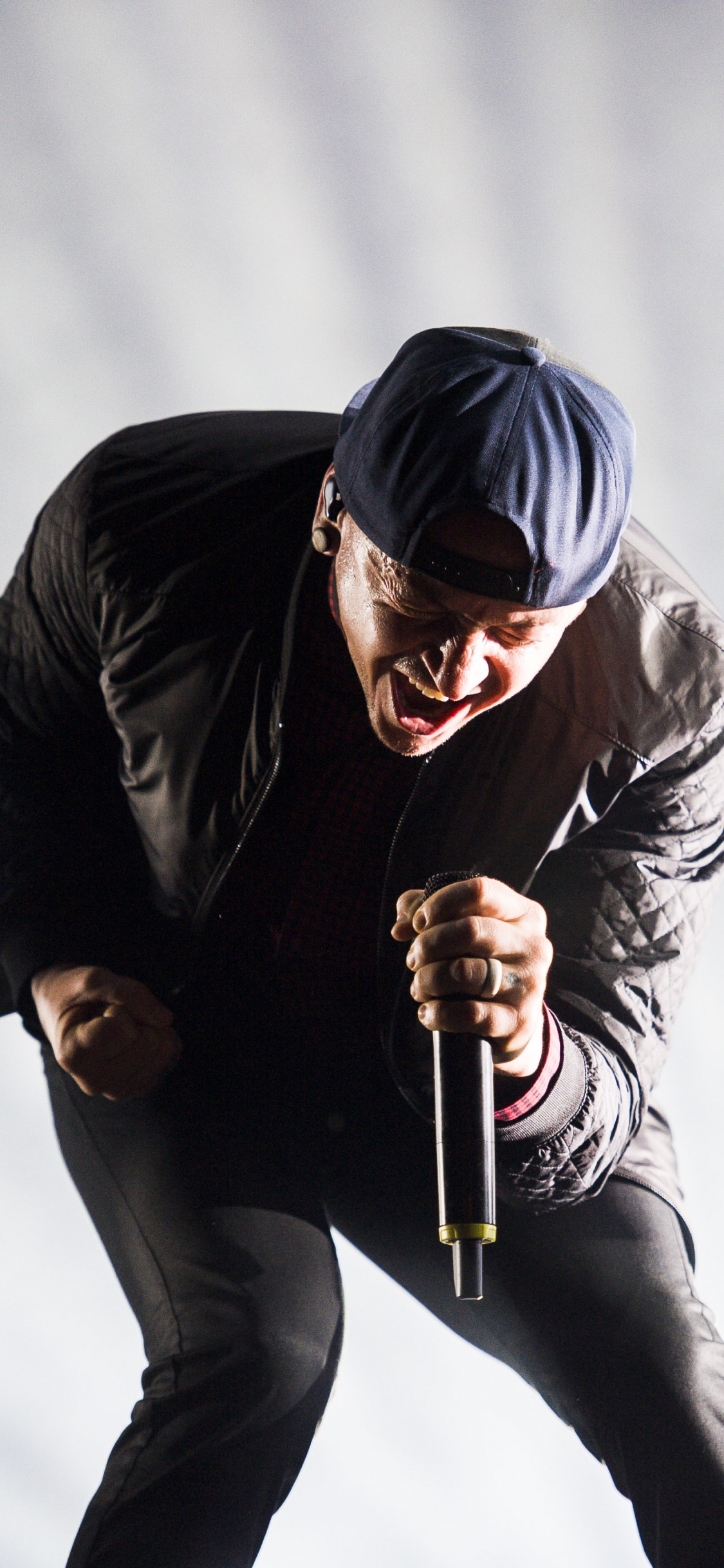 Linkin Park, Performance, Amusement, Microphone, Audio. Wallpaper in 1125x2436 Resolution