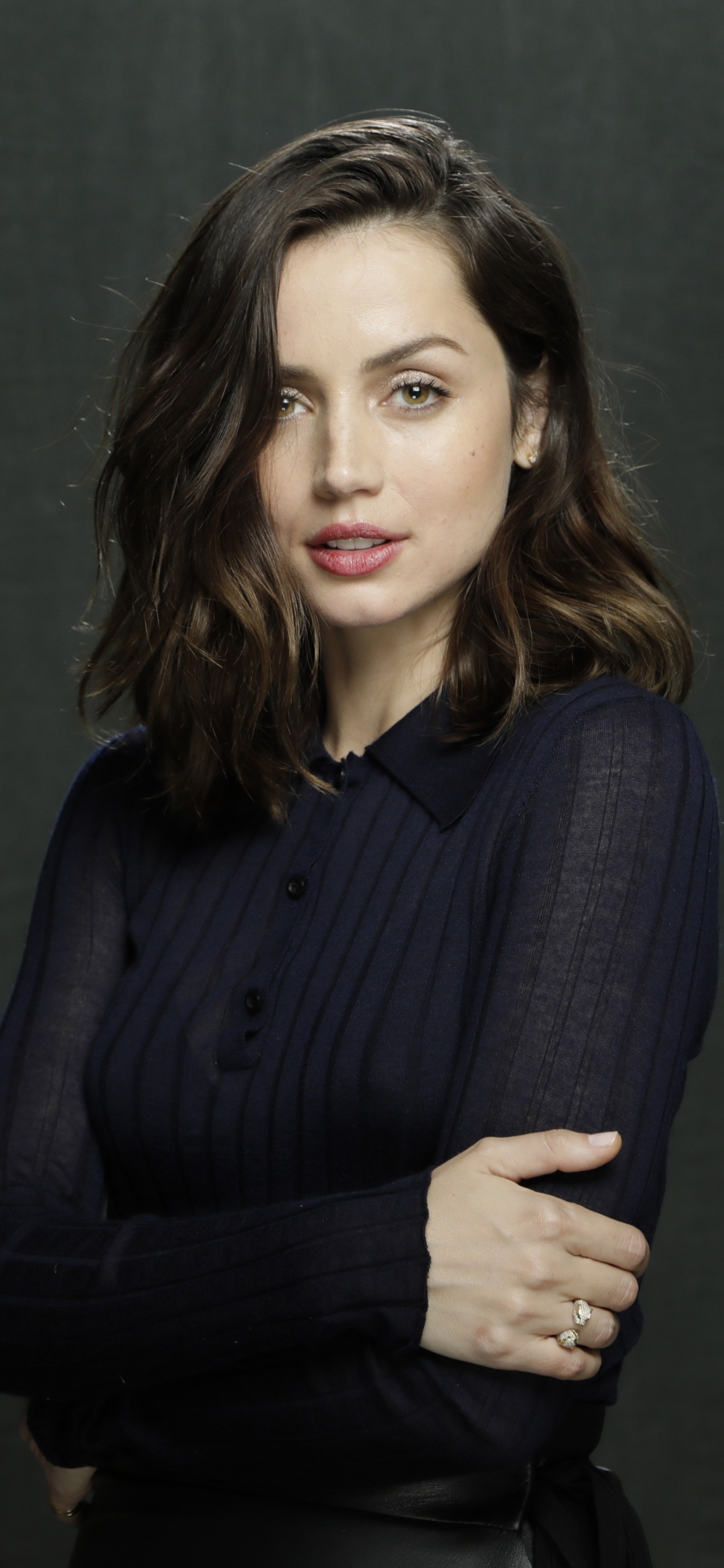 Ana de Armas, Cuchillos Fuera, Negro, Belleza, Cabeza. Wallpaper in 1242x2688 Resolution