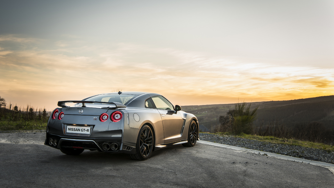 Silver Mercedes Benz Coupe on Road During Daytime. Wallpaper in 1280x720 Resolution
