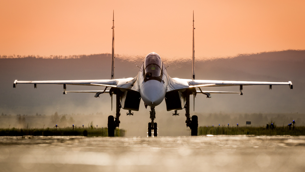 Gray Jet Plane on Gray Field During Daytime. Wallpaper in 1280x720 Resolution