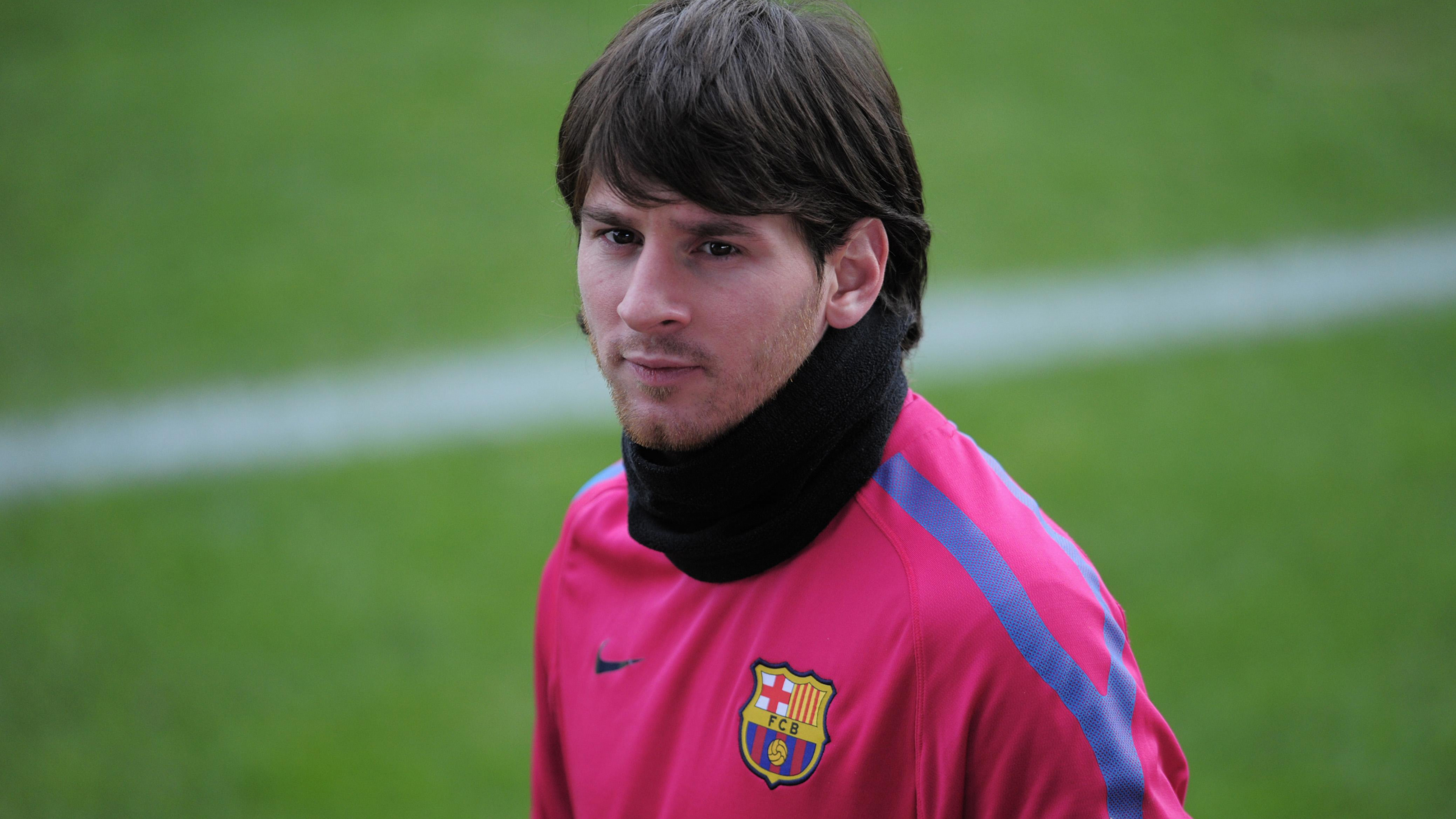 Man in Red and Black Crew Neck Shirt and Black Knit Cap. Wallpaper in 3840x2160 Resolution