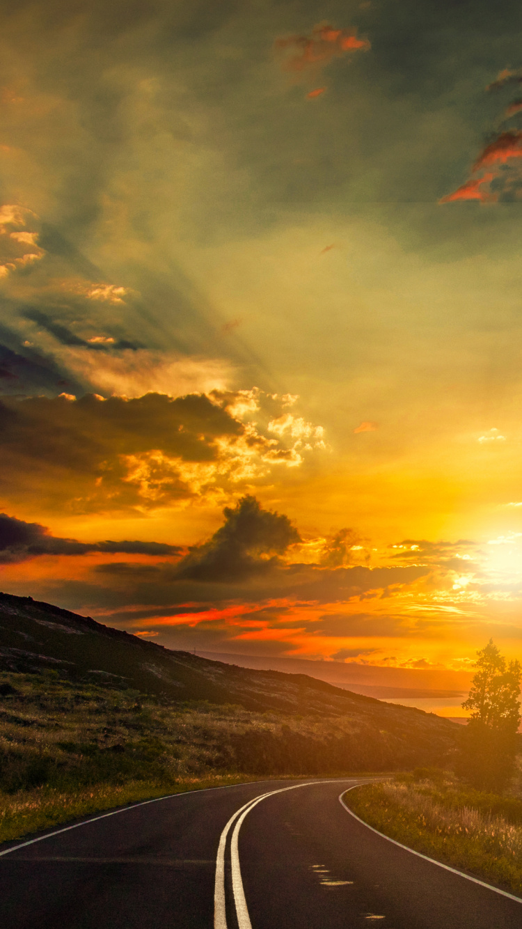 Landschaft Straße Sonnenuntergang, Sonnenuntergang, Road, Cloud, Natur. Wallpaper in 750x1334 Resolution