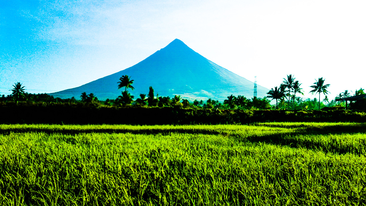 Green Grass Field Near Mountain Under White Clouds During Daytime. Wallpaper in 1280x720 Resolution