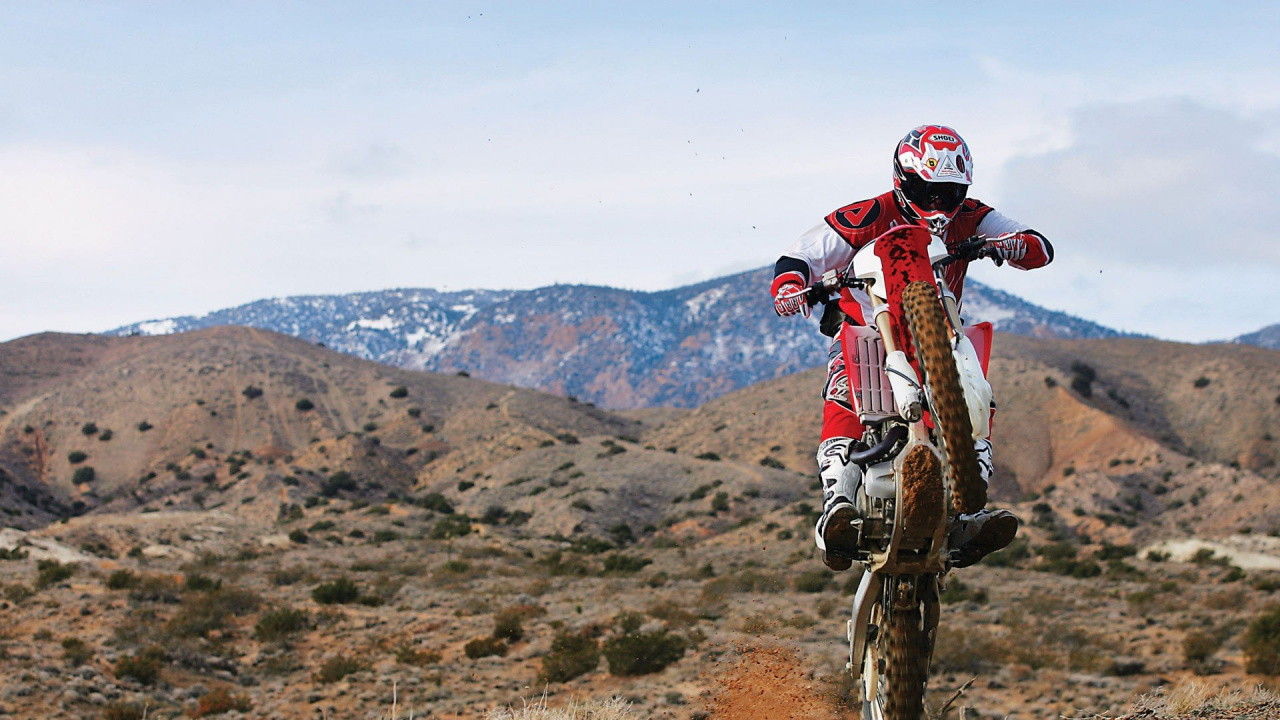 Man in Red and White Motocross Helmet Riding Motocross Dirt Bike on Brown Field During Daytime. Wallpaper in 1280x720 Resolution