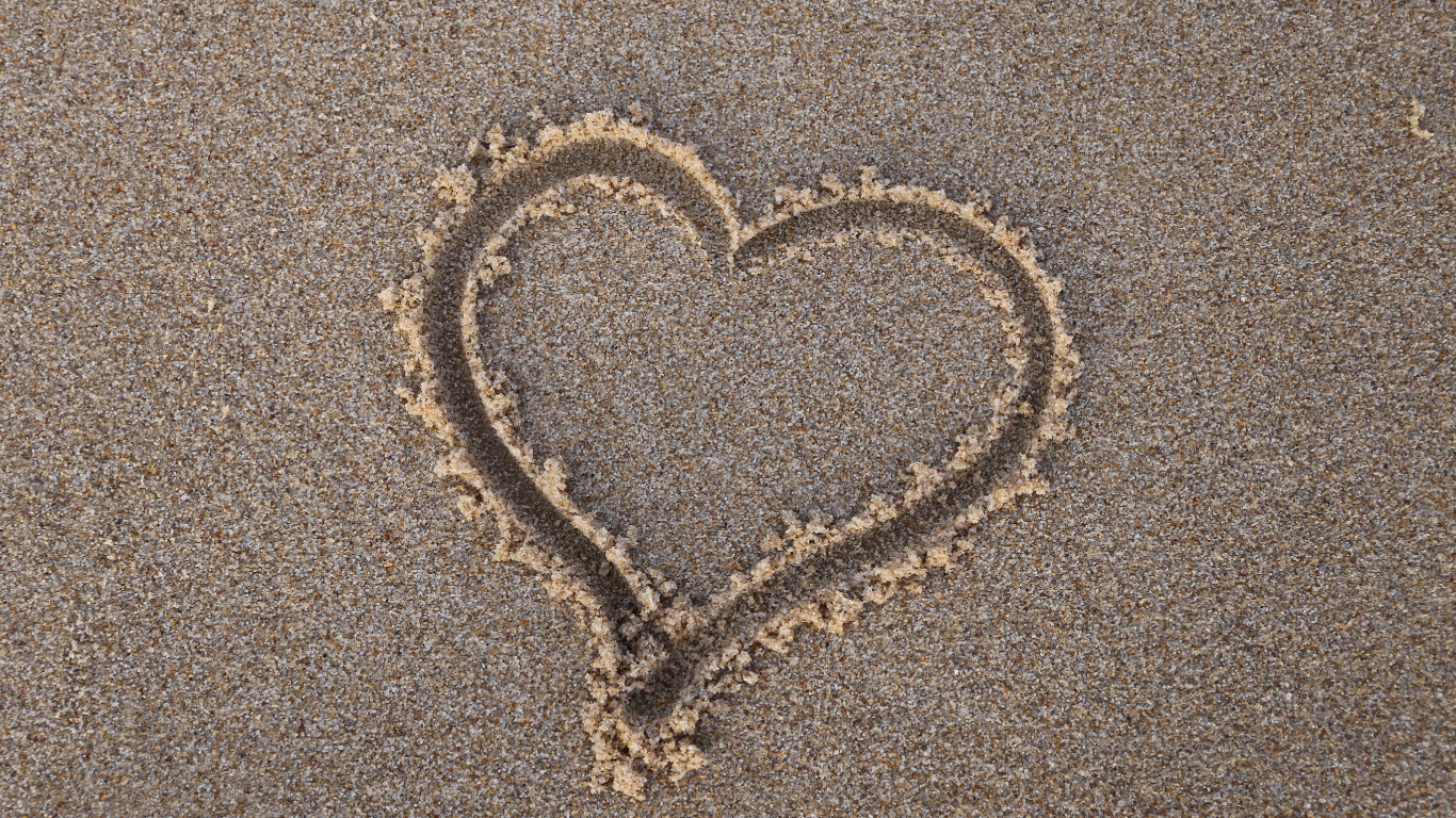 Plage, Sand, Cœur, Amour, Symbole. Wallpaper in 1366x768 Resolution