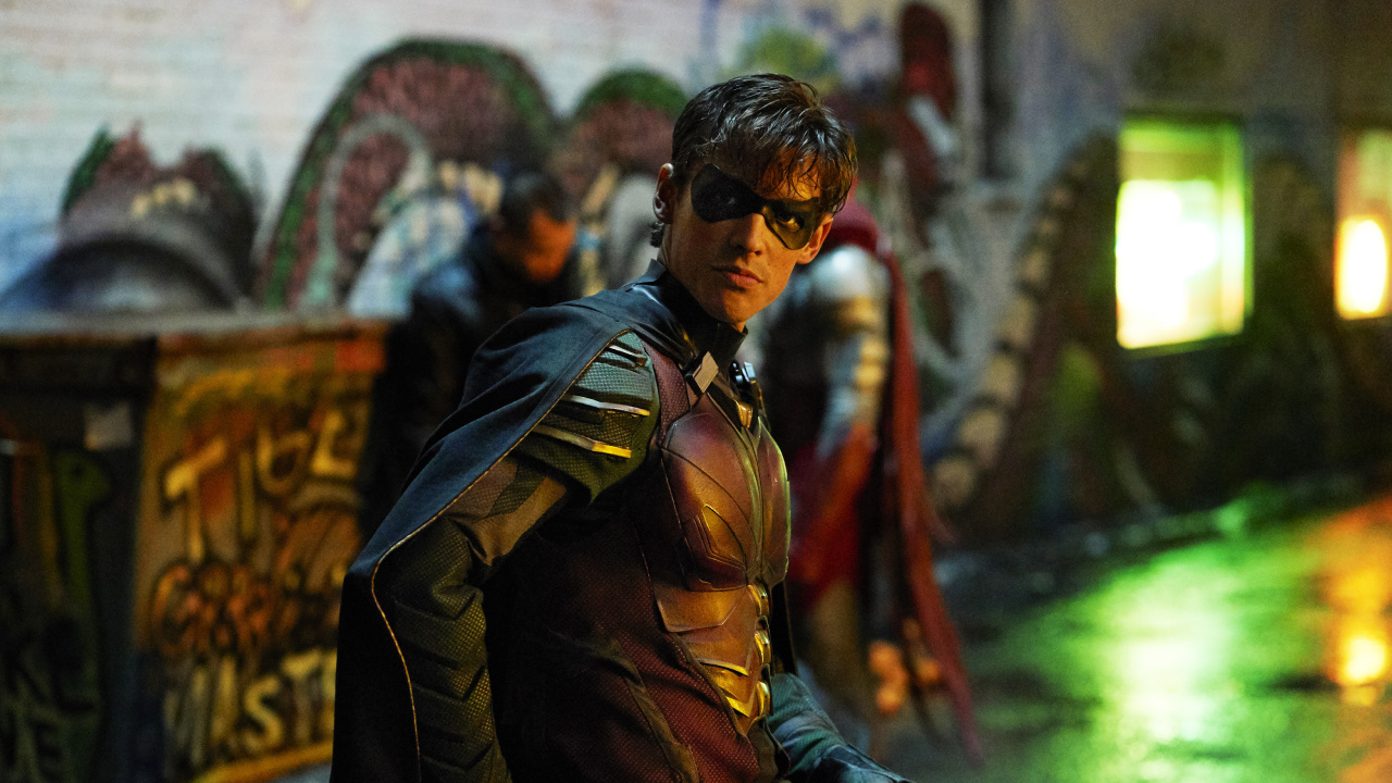 Homme en Blouson de Cuir Noir Portant Des Lunettes de Soleil Noires. Wallpaper in 1280x720 Resolution