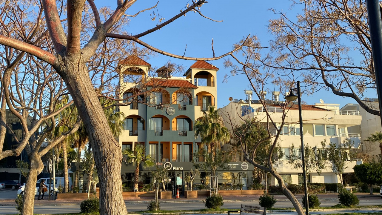 Edificio, Propiedad, Ventana, la Luz de Calle, Sucursal. Wallpaper in 1280x720 Resolution