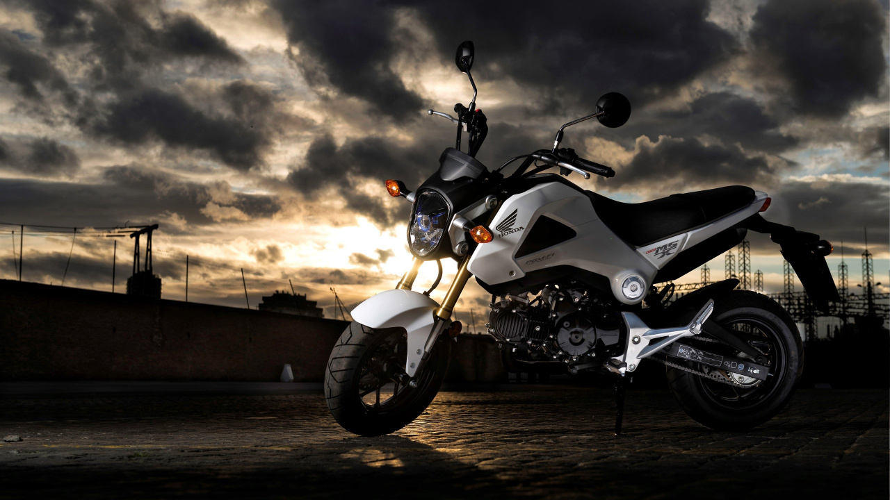 Black and White Sports Bike on Road During Daytime. Wallpaper in 1280x720 Resolution