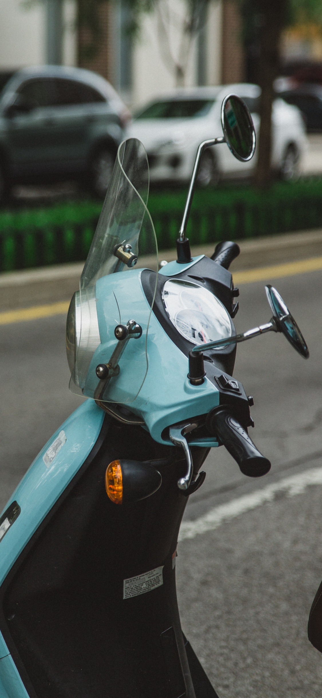 Blue and Black Motor Scooter on Road During Daytime. Wallpaper in 1125x2436 Resolution