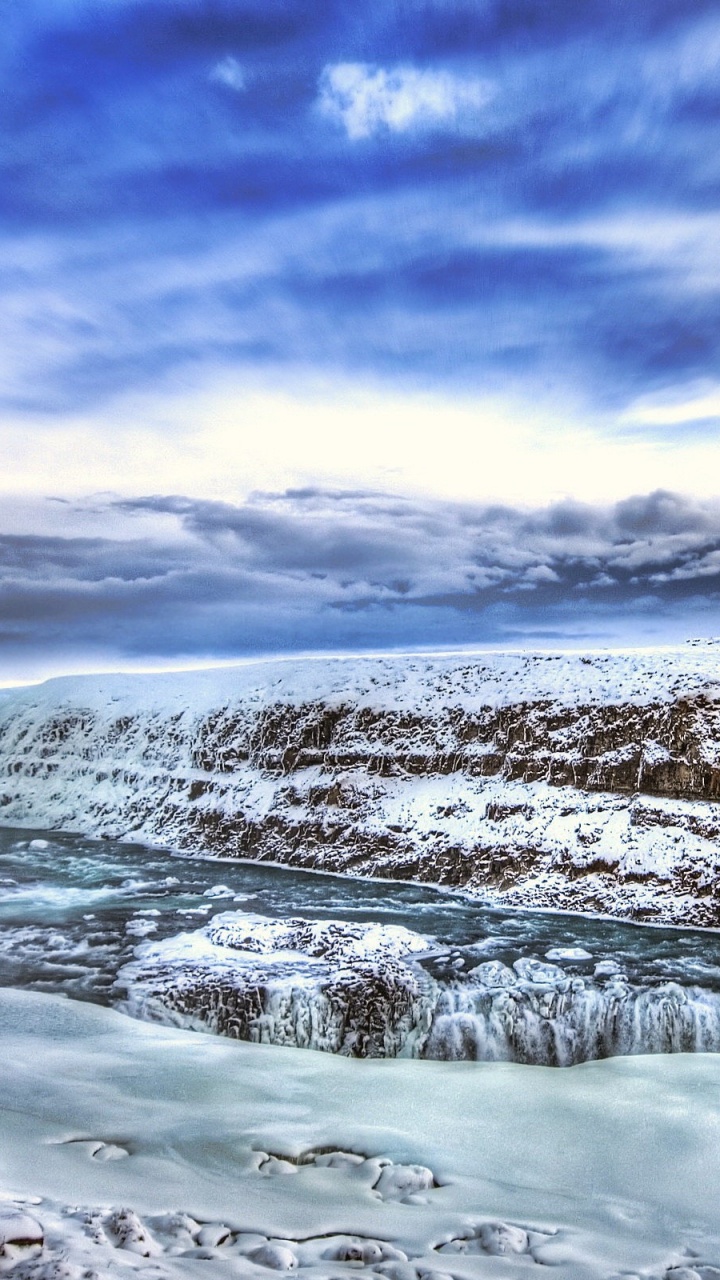 Campo Cubierto de Nieve Bajo el Cielo Nublado Durante el Día. Wallpaper in 720x1280 Resolution