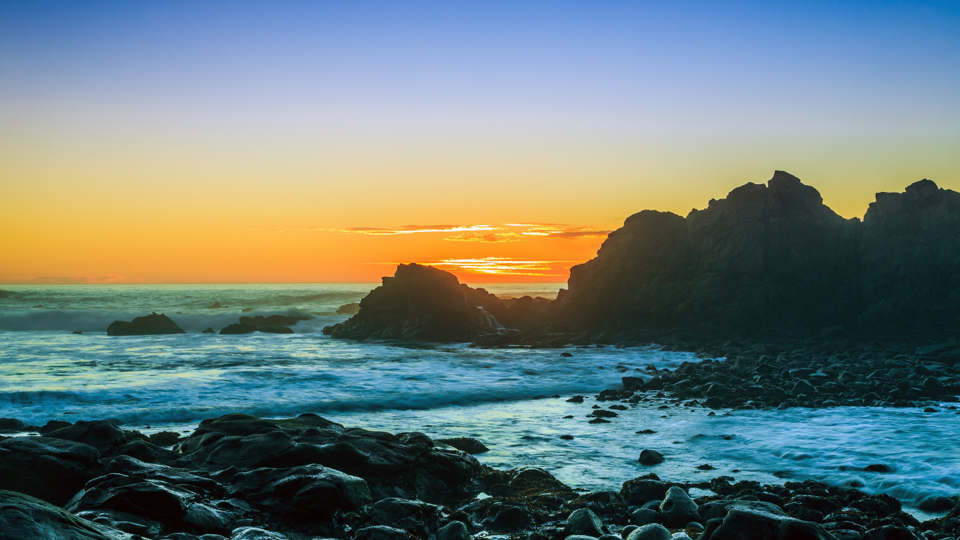 Ocean Waves Crashing on Rocks During Sunset. Wallpaper in 1366x768 Resolution