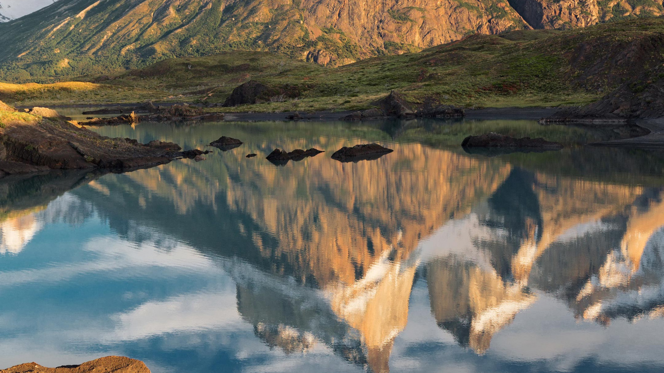 Réflexion, Patagonie, Eau, Paysage Naturel, Highland. Wallpaper in 1366x768 Resolution