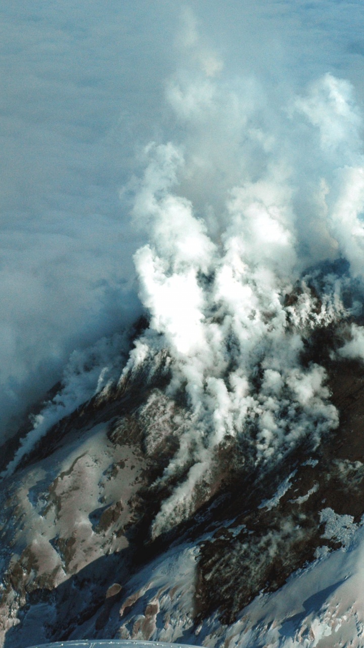Crête, Volcan, Lave, Gamme de Montagne, Stratovolcan. Wallpaper in 720x1280 Resolution