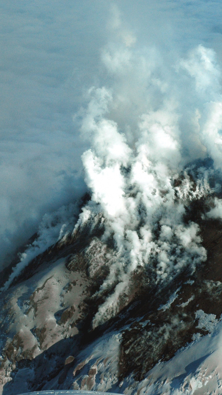 Crête, Volcan, Lave, Gamme de Montagne, Stratovolcan. Wallpaper in 750x1334 Resolution