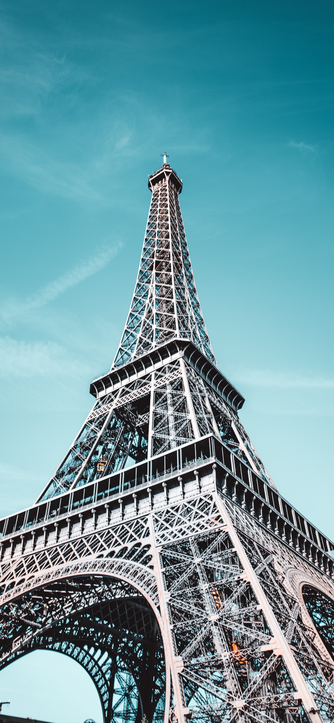 Eiffel Tower Under Blue Sky During Daytime. Wallpaper in 1125x2436 Resolution