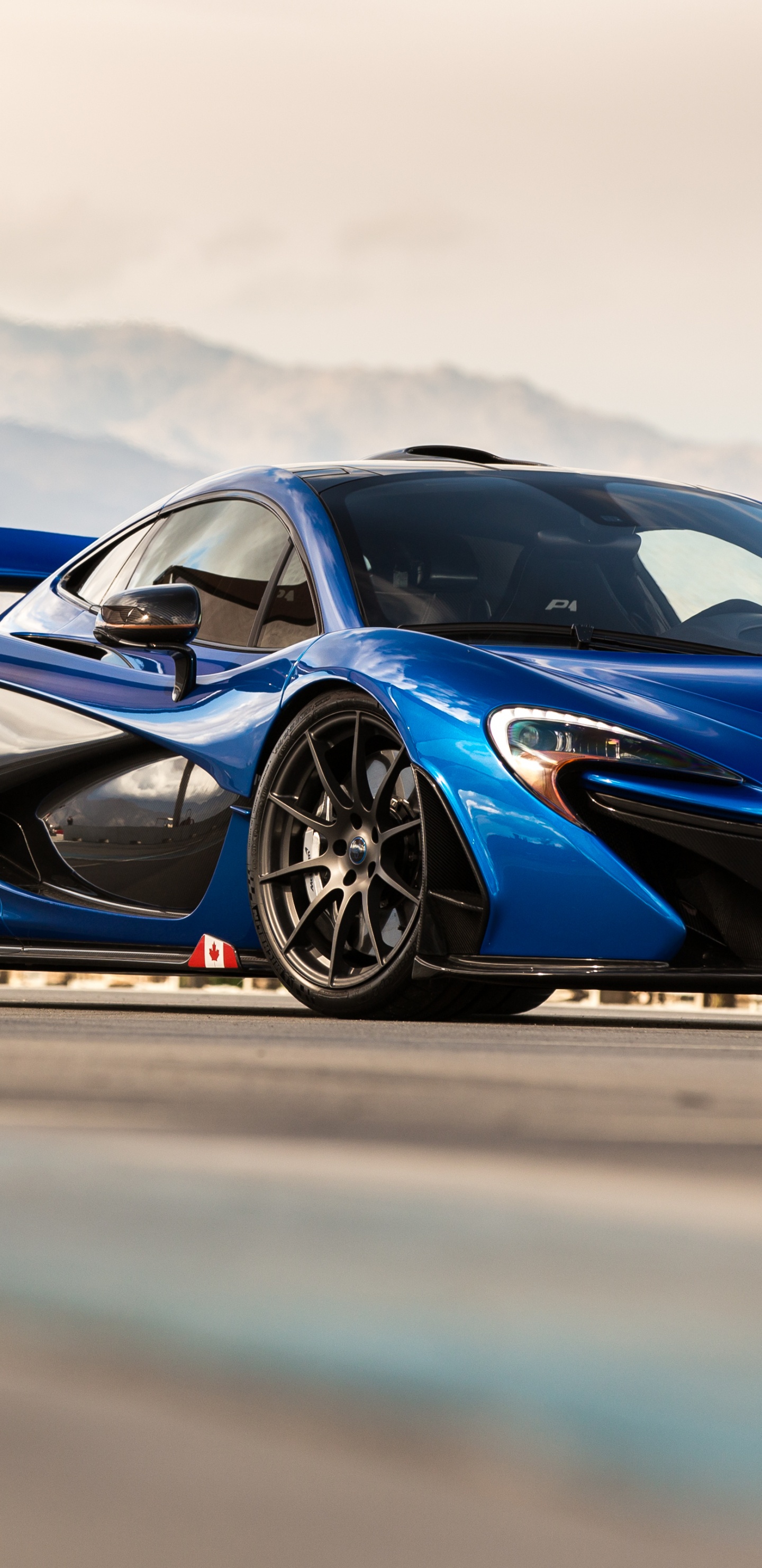 Porsche 911 Bleue Sur Route Pendant la Journée. Wallpaper in 1440x2960 Resolution