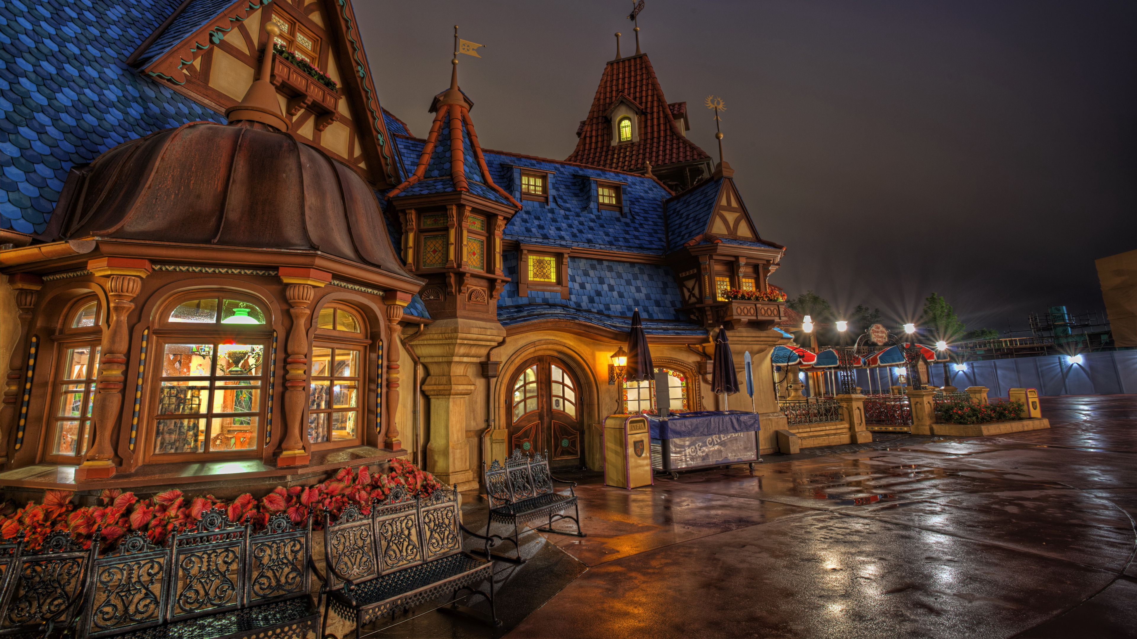 Braunes Und Weißes Betongebäude Während Der Nacht. Wallpaper in 3840x2160 Resolution