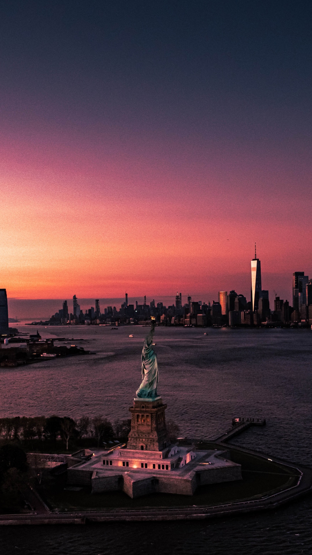 New York, Liberty Tower, Freiheitsstatue, Atmosphäre, Gebäude. Wallpaper in 1080x1920 Resolution