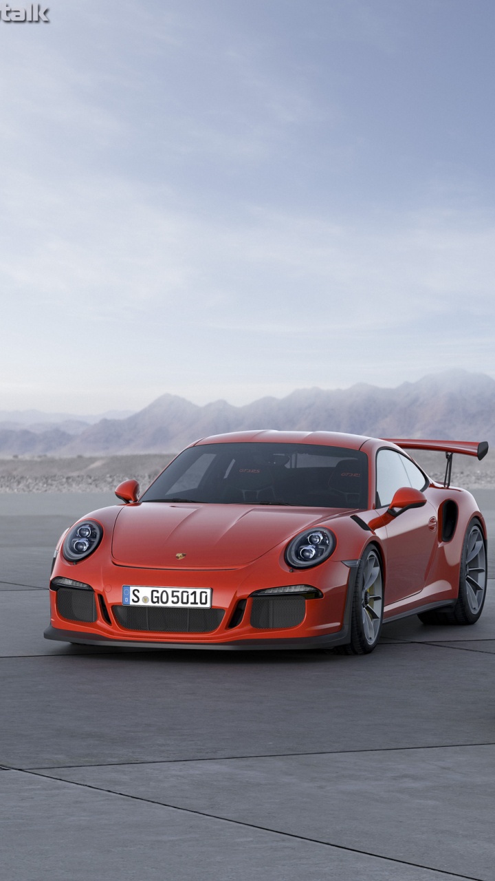 Ferrari 458 Italia Amarillo en la Carretera Cerca Del Cuerpo de Agua Durante el Día. Wallpaper in 720x1280 Resolution