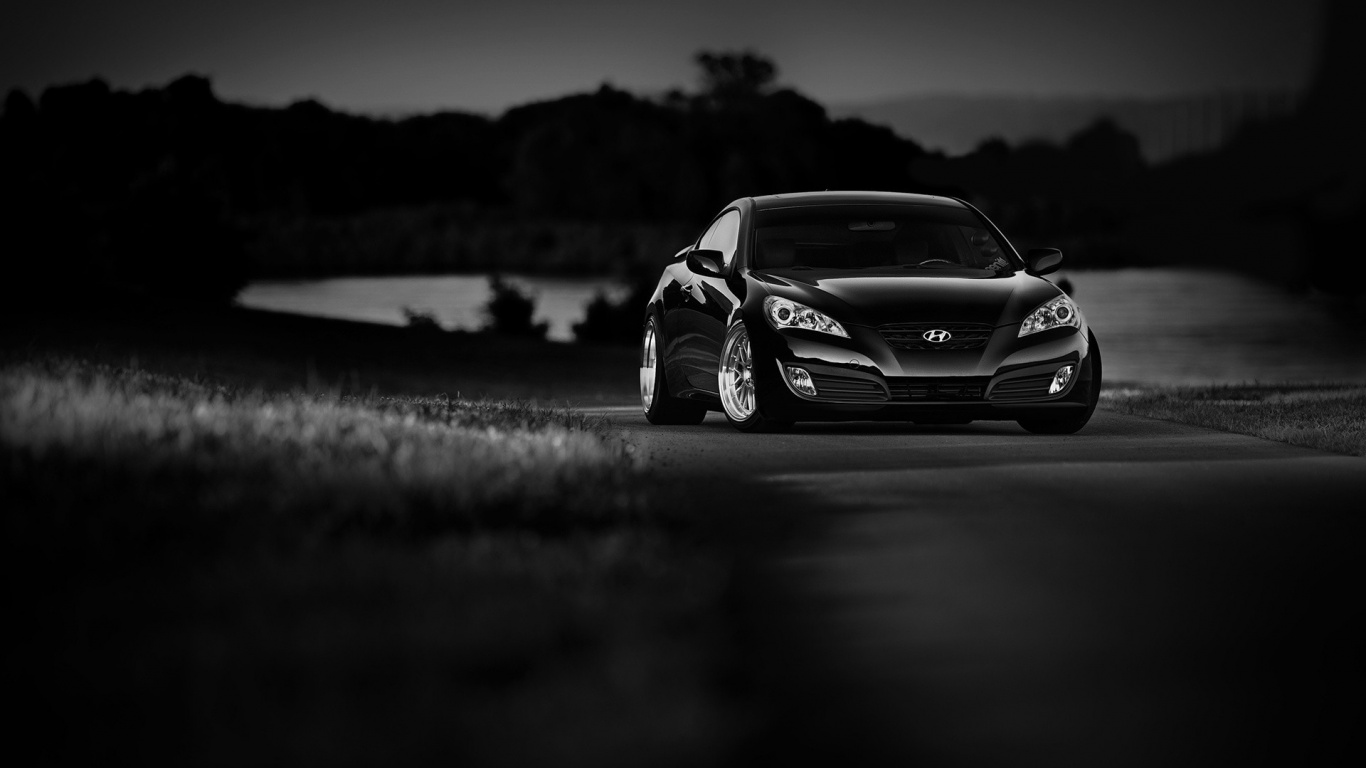 Foto en Escala de Grises Del Coche en la Carretera. Wallpaper in 1366x768 Resolution