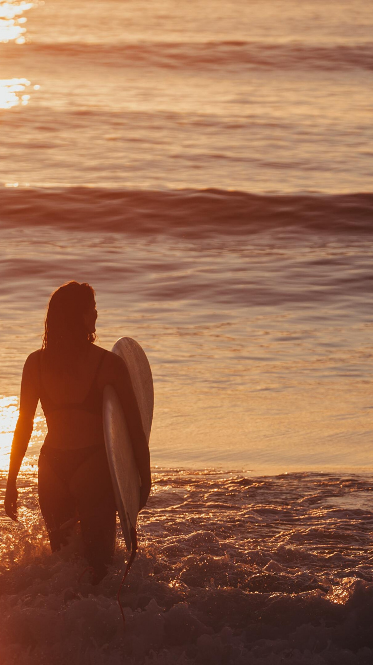 Meer, Wasser, Leute am Strand, Menschen in Der Natur, Strand. Wallpaper in 750x1334 Resolution