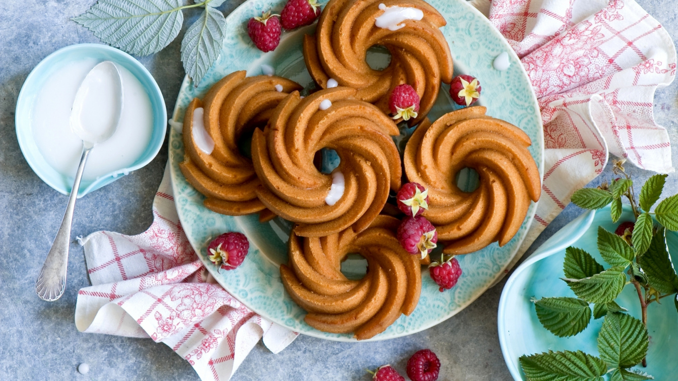 Brown and White Round Pastry on White and Pink Floral Ceramic Plate. Wallpaper in 1366x768 Resolution