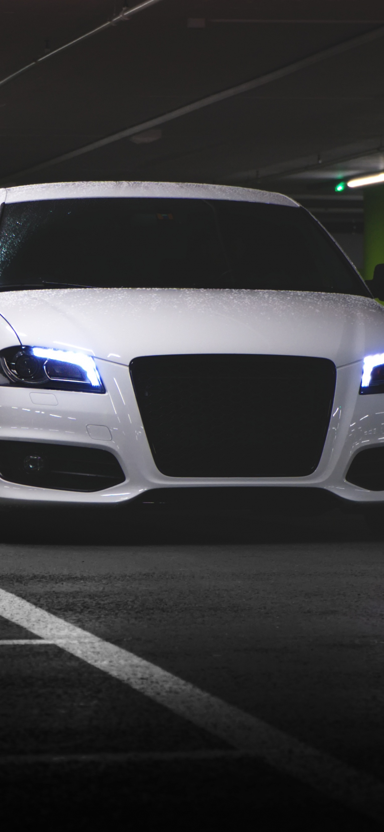 Bmw m 3 Blanche Garée Sur Parking. Wallpaper in 1242x2688 Resolution