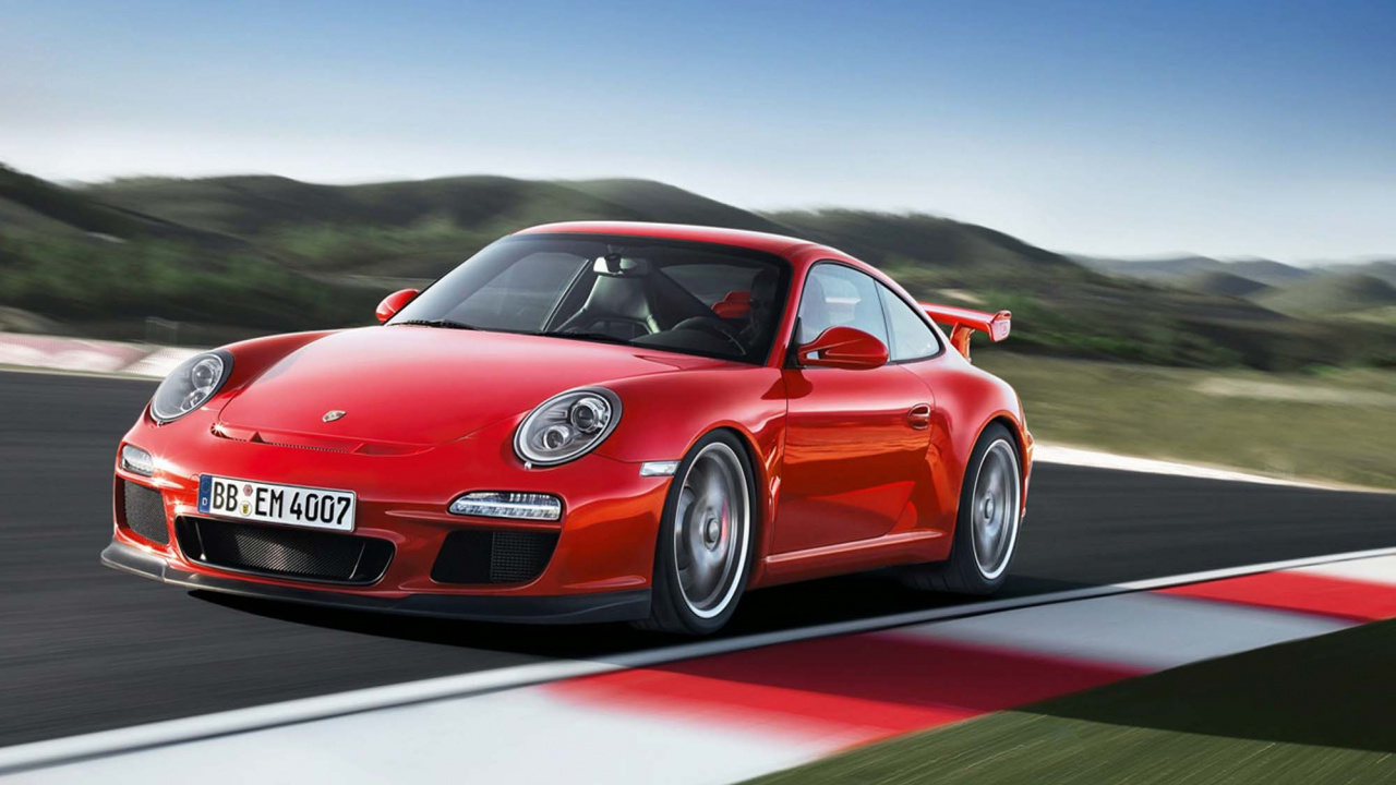 Porsche 911 Rojo en la Carretera Durante el Día. Wallpaper in 1280x720 Resolution