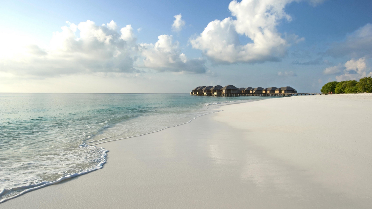 White Sand Beach During Daytime. Wallpaper in 1280x720 Resolution