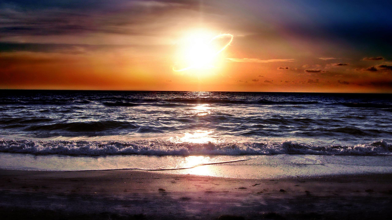 Sea Waves Crashing on Shore During Sunset. Wallpaper in 1280x720 Resolution