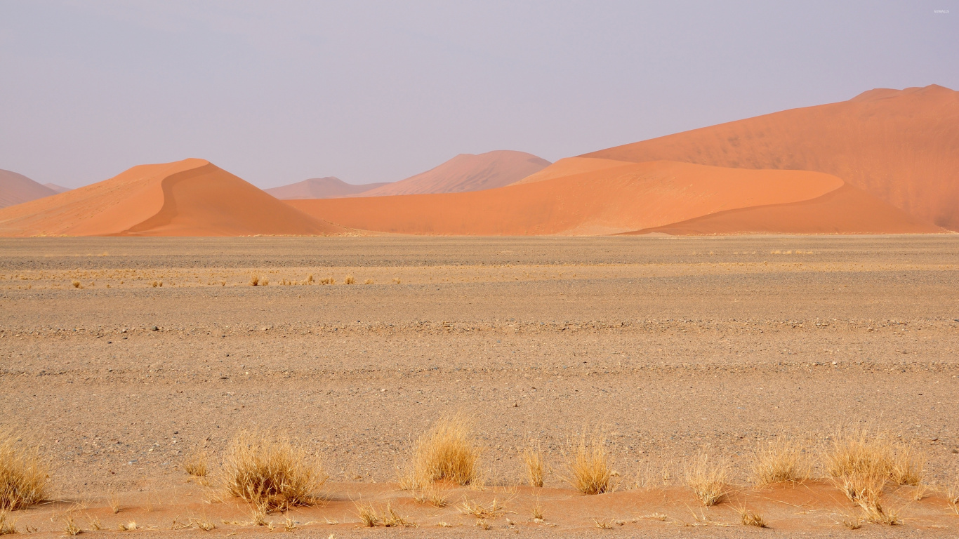 Brown Grass Field Near Brown Mountain During Daytime. Wallpaper in 1366x768 Resolution