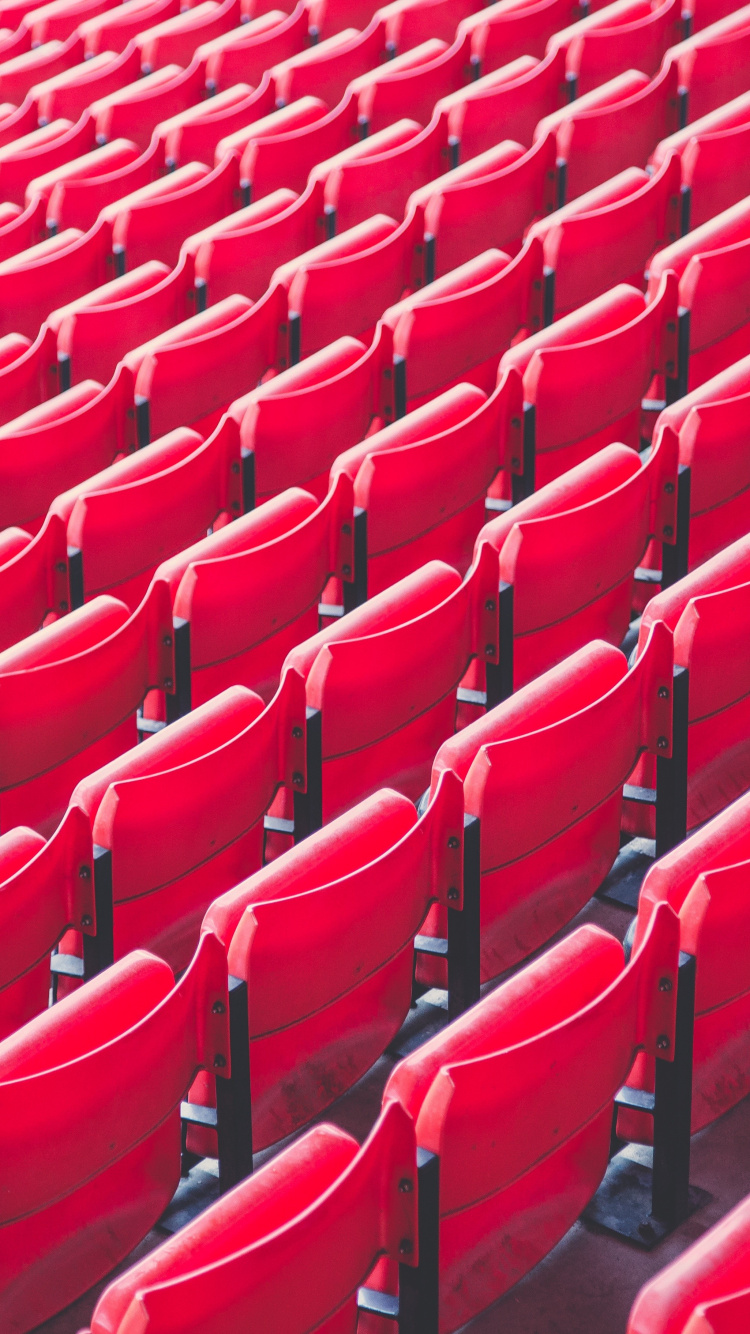Rote Plastikstühle im Stadion. Wallpaper in 750x1334 Resolution