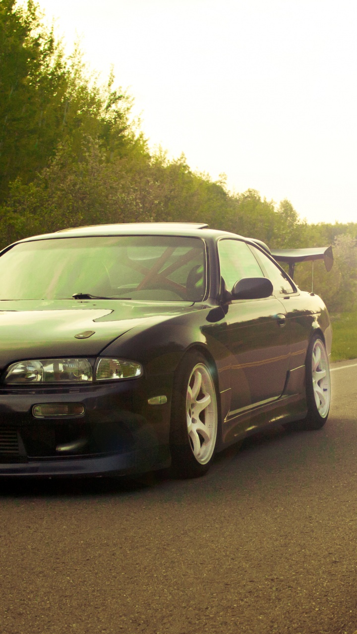 Bmw m 3 Blanco en la Carretera Durante el Día. Wallpaper in 720x1280 Resolution