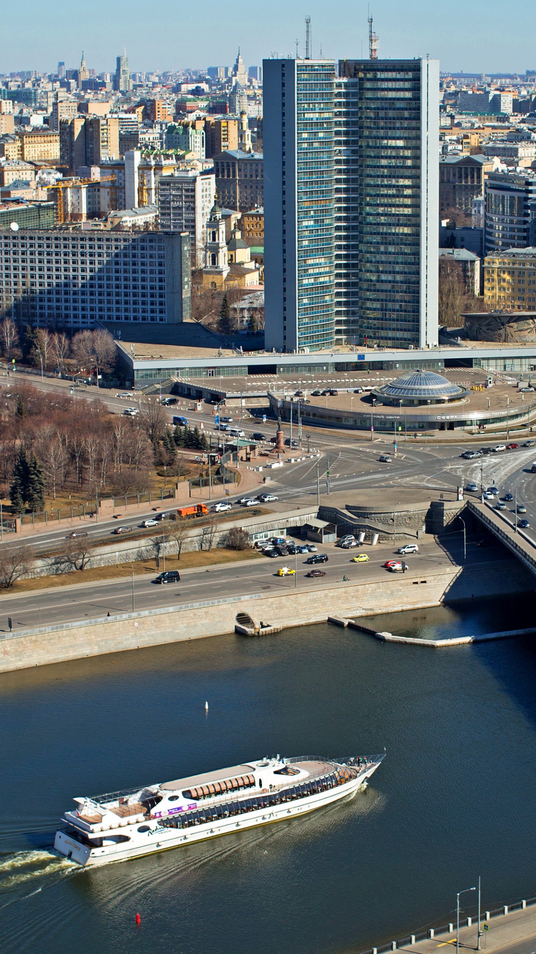 White and Black Boat on Water Near City Buildings During Daytime. Wallpaper in 1080x1920 Resolution