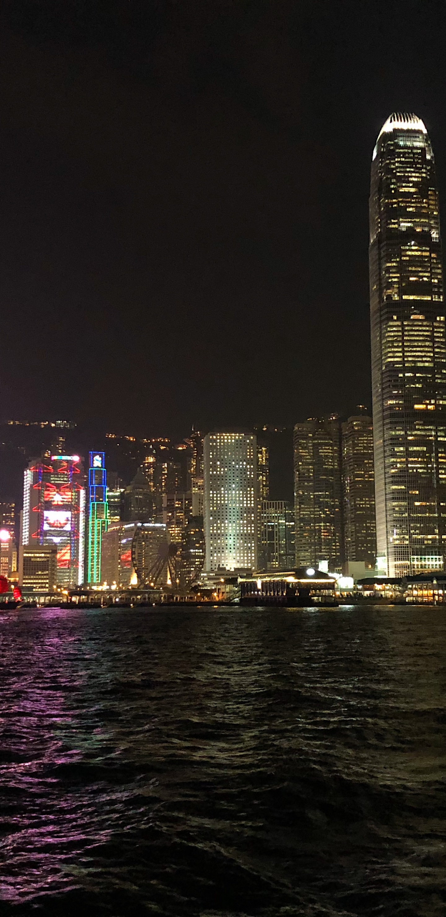 Hongkong, Victoria Harbour, Tsim Sha Tsui Star Fähre Pier, Sehenswürdigkeit, Nacht. Wallpaper in 1440x2960 Resolution