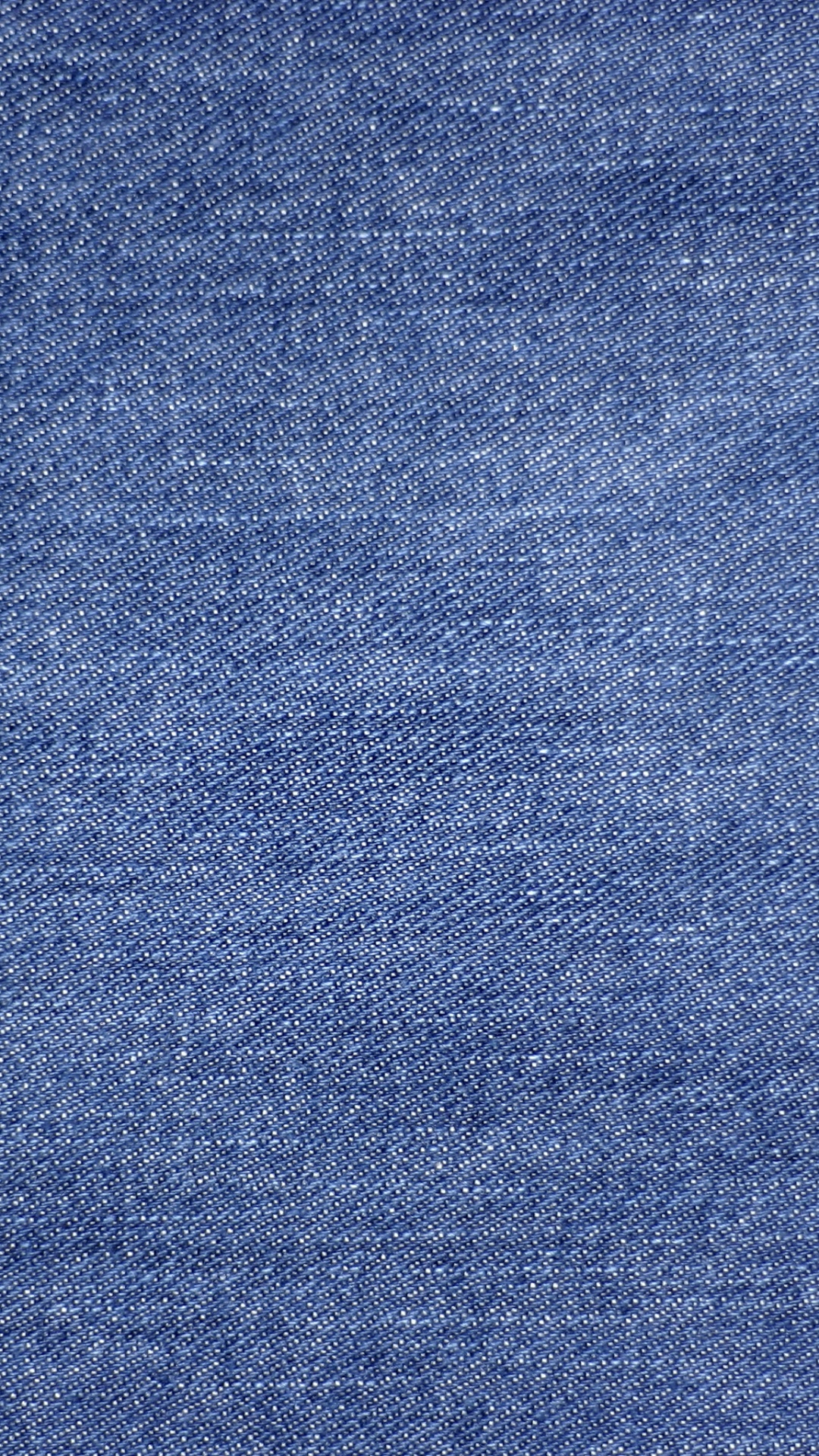 Blaues Textil Auf Braunem Holztisch. Wallpaper in 1080x1920 Resolution