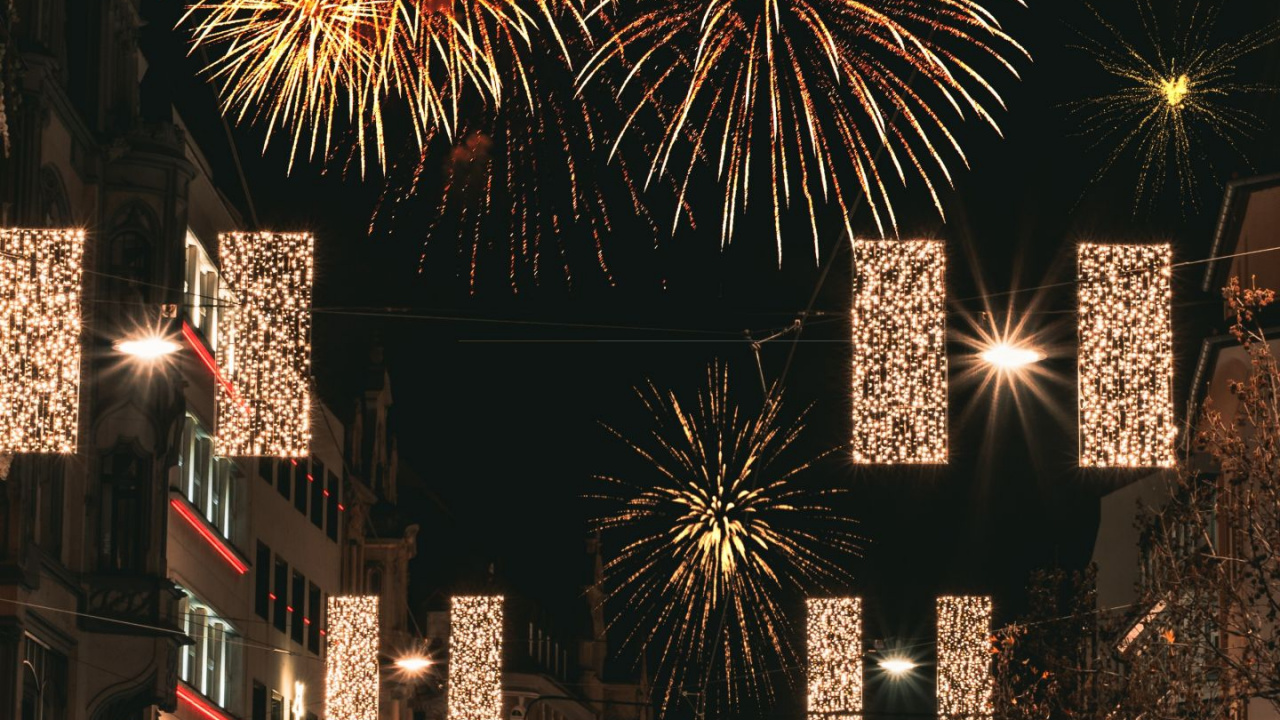 Feuerwerk, Pyrotechnik, Licht, Natur, Infrastruktur. Wallpaper in 1280x720 Resolution