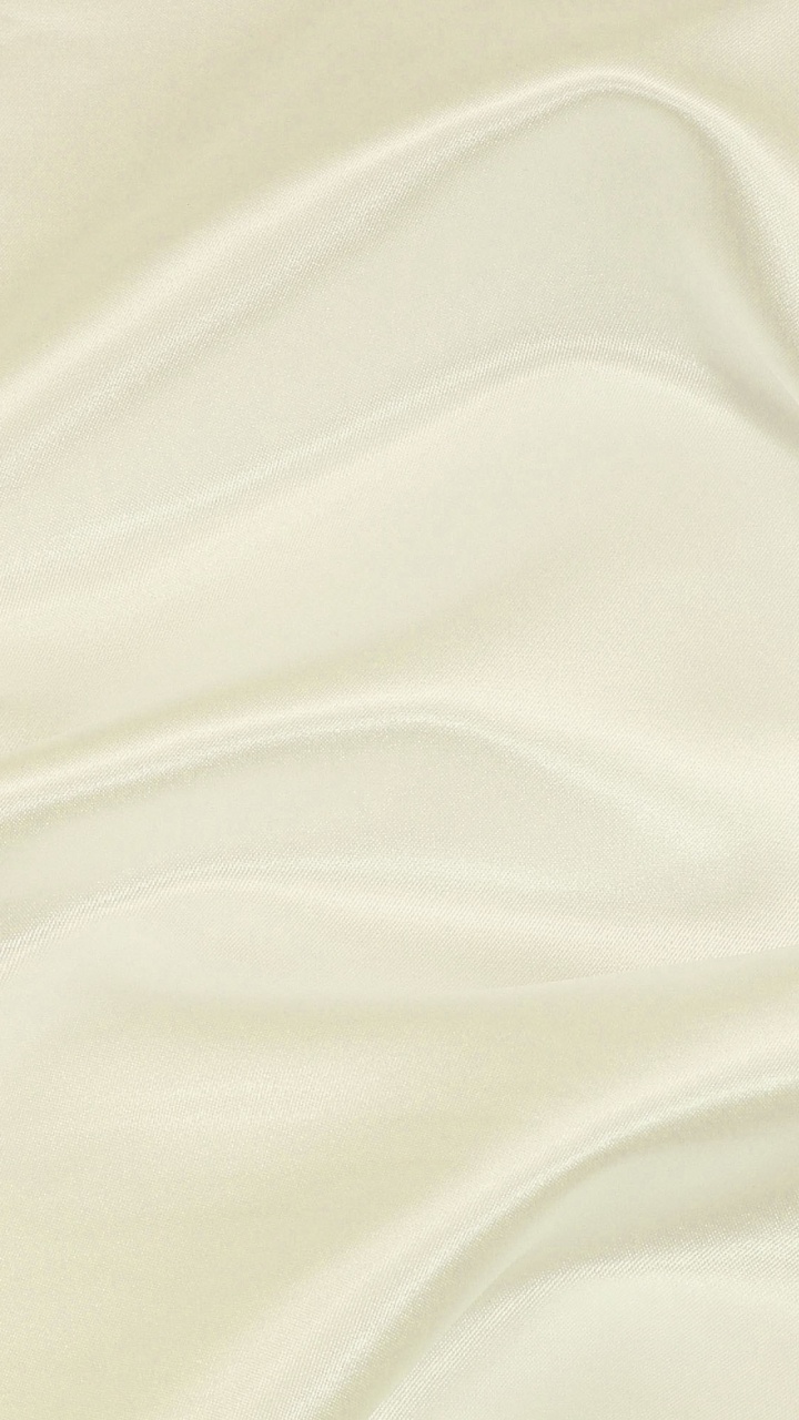 Gelbes Textil Auf Braunem Holztisch. Wallpaper in 720x1280 Resolution