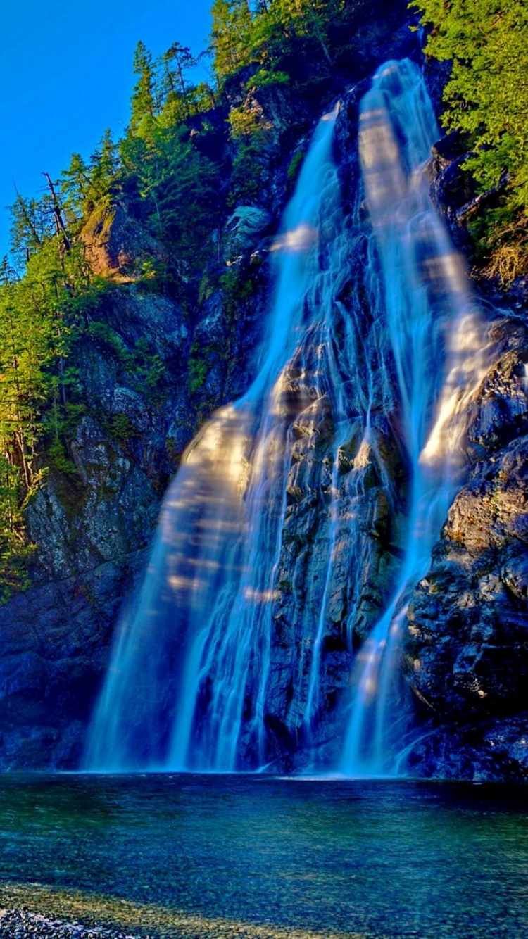 Árboles Verdes Cerca de Las Cascadas de Agua Durante el Día. Wallpaper in 750x1334 Resolution