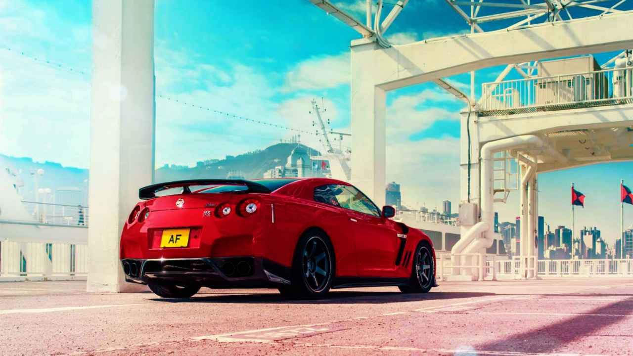 Ferrari Rouge 458 Italia Garée Près D'un Bâtiment Blanc. Wallpaper in 1280x720 Resolution