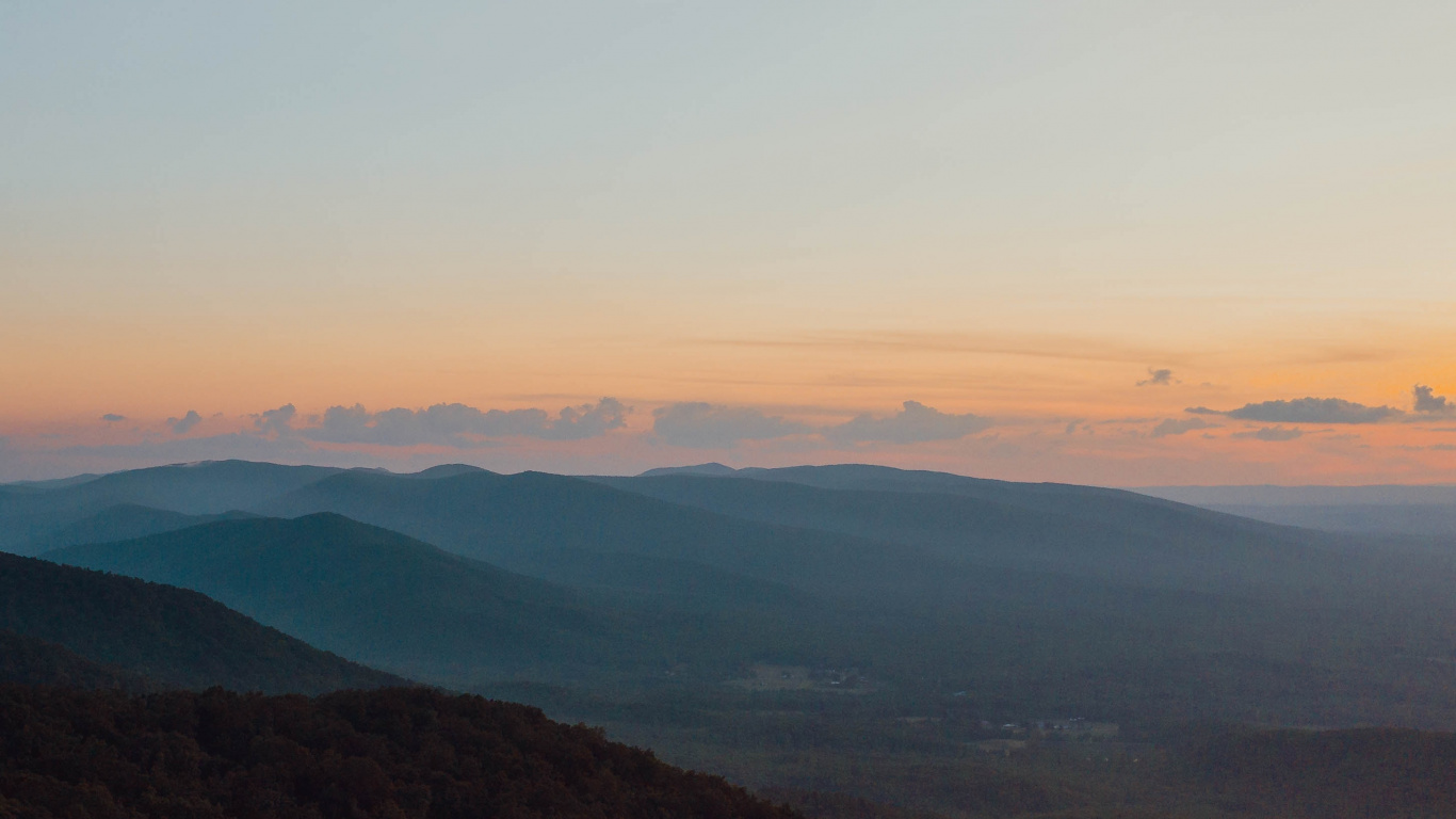 Cloud, Grat, Silhouette, Himmel, Hochland. Wallpaper in 1366x768 Resolution