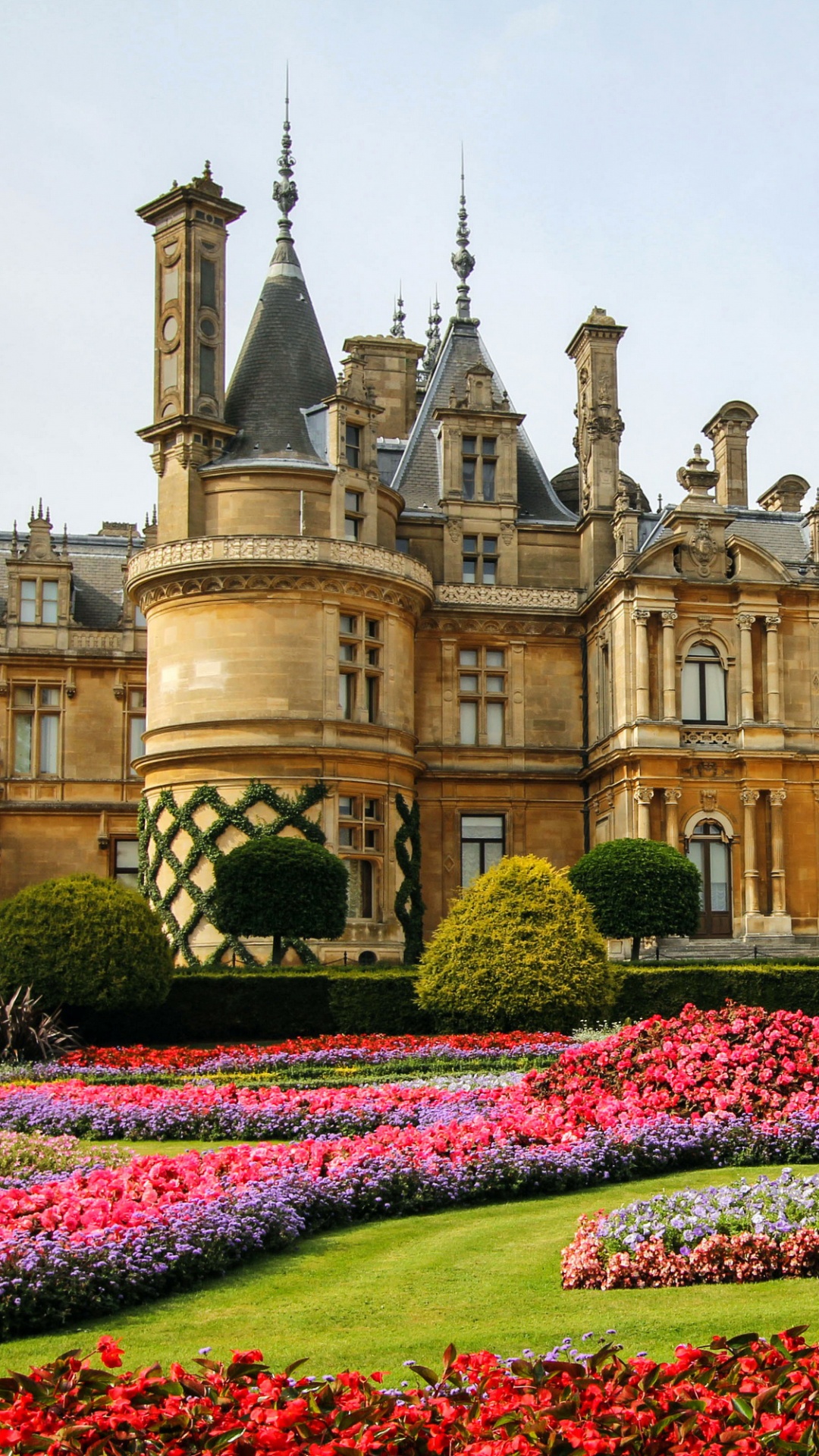 Brown and White Concrete Building. Wallpaper in 1080x1920 Resolution