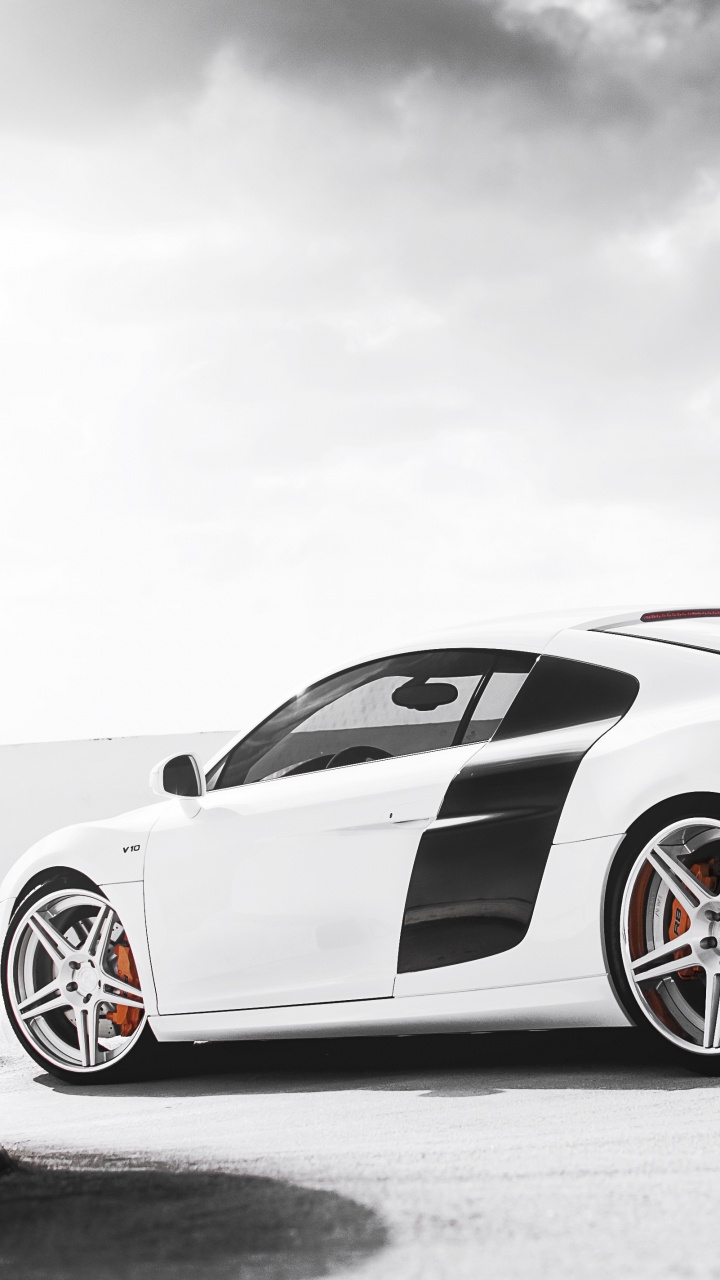 Porsche 911 Blanco Sobre Superficie Negra. Wallpaper in 720x1280 Resolution