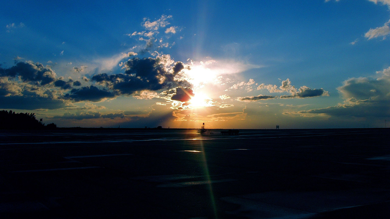 Puesta de Sol Sobre Las Nubes. Wallpaper in 1280x720 Resolution