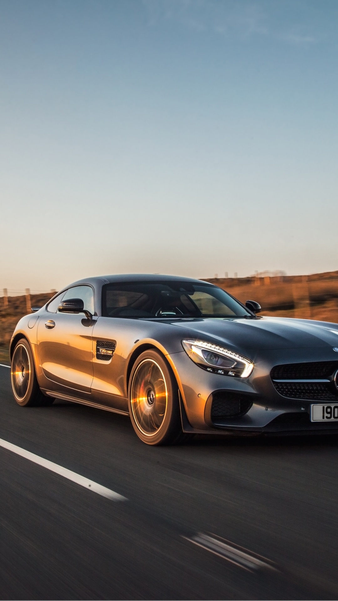 Schwarzes Audi Coupe Tagsüber Unterwegs. Wallpaper in 1080x1920 Resolution